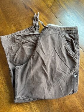 KÜHL Brown Outdoor Cargo capris Pants with Drawstring and zipper